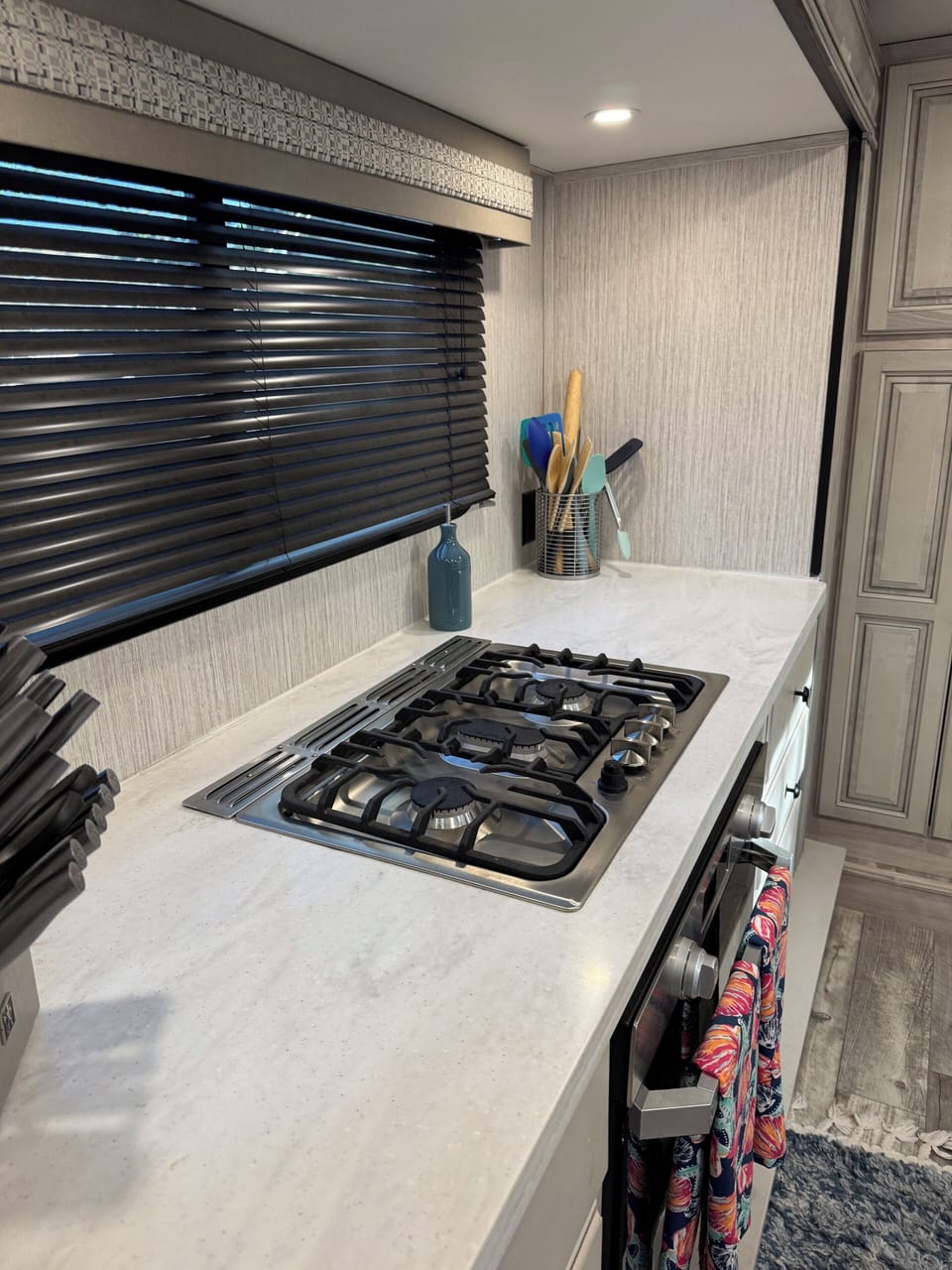 Gas cooktop and oven below 