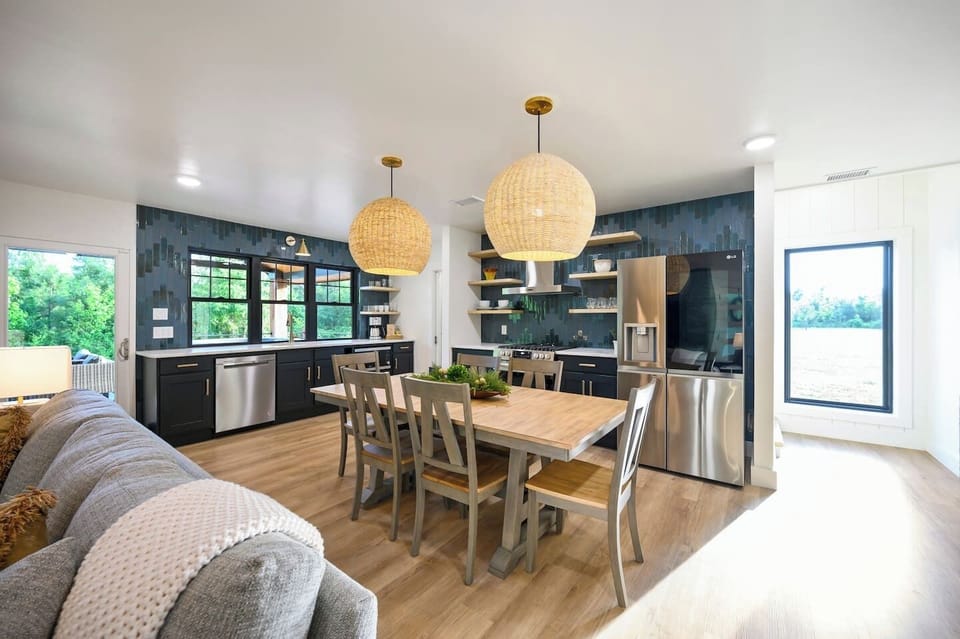 Our kitchen is fully stocked with everything you need to prepare meals with ease. From cookware to utensils, we’ve got you covered. Message me if you have any questions about our kitchen supplies! I’m happy to provide more details if needed.