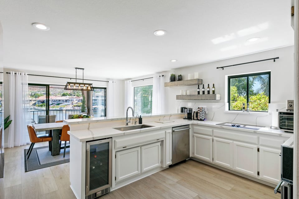 Full kitchen