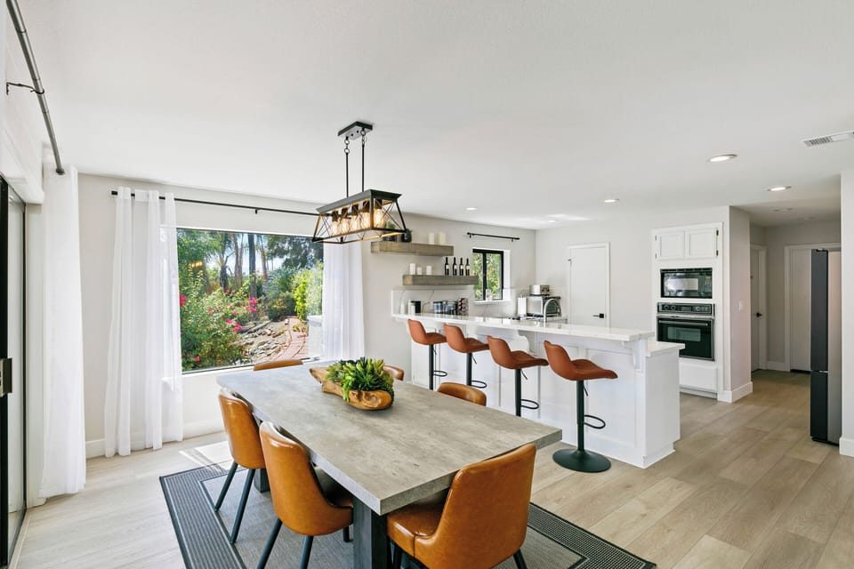 Dining room (seats 6) and bar area.