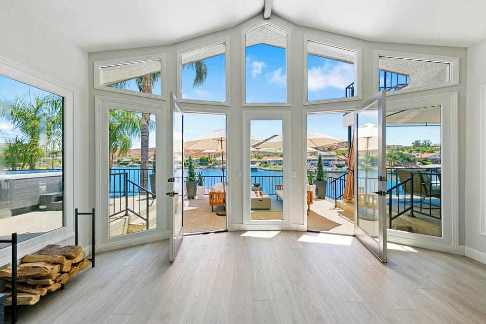 Large windows and high ceilings 