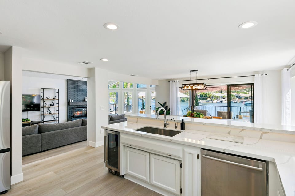 Full kitchen 