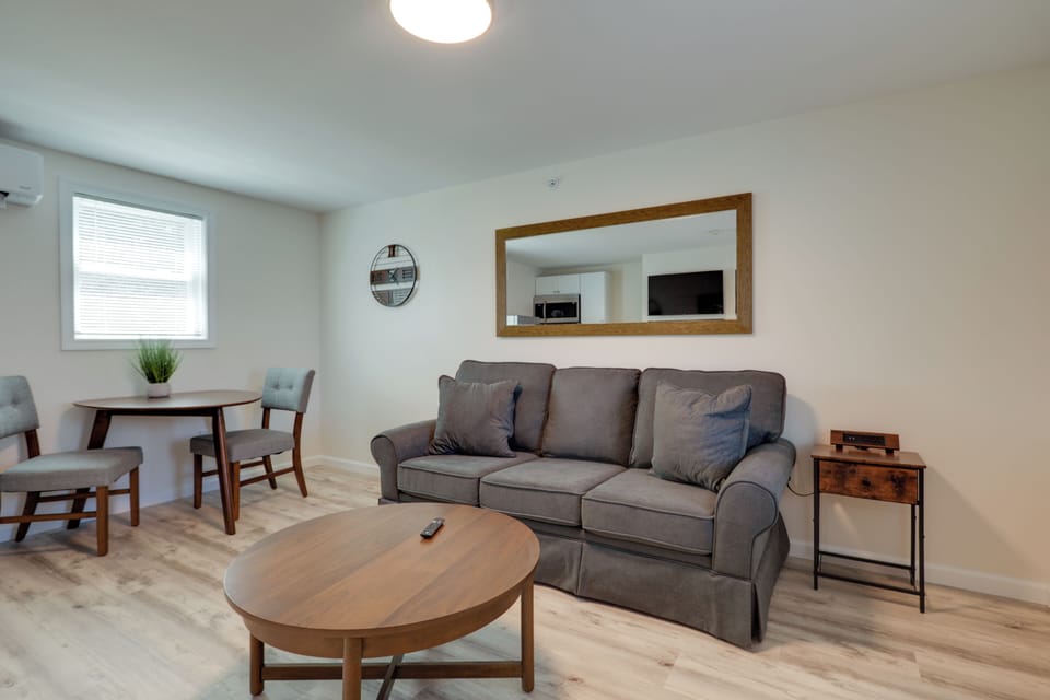 Living Room | Sleeper Sofa | Smart TV | Free WiFi | Central Heating & A/C