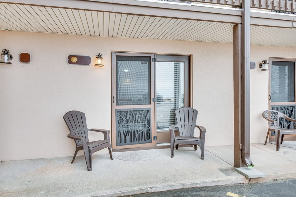 Property Exterior | Single-Story Studio | 1st-Floor Unit