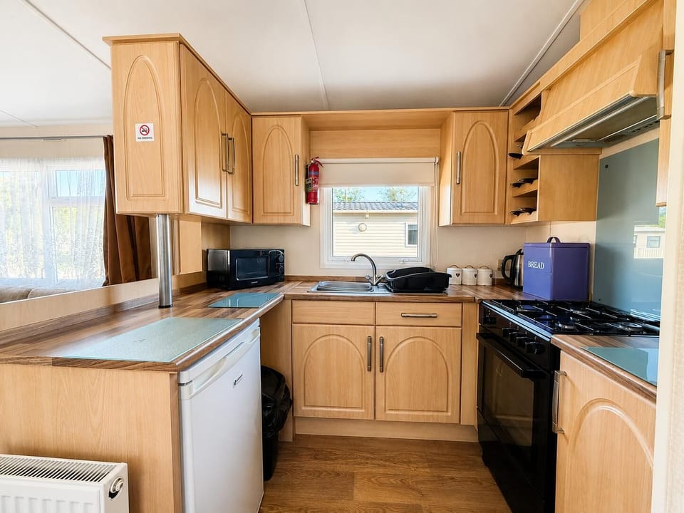 For last minute breaks, head to Southview Holiday Park Skegness, where you can enjoy a relaxing family holiday UK in Lincolnshire, complete with a cosy kitchen area for home-cooked meals.