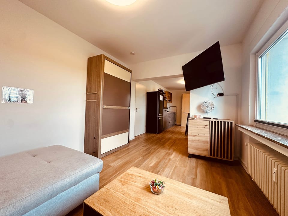Bedroom 3 with 90 x 200 cm wall bed, sofa and TV