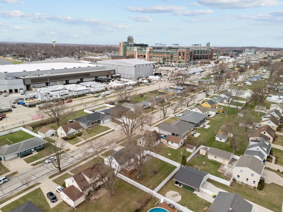 Walk to Lambeau Field — unbeatable location for Packer fans!
