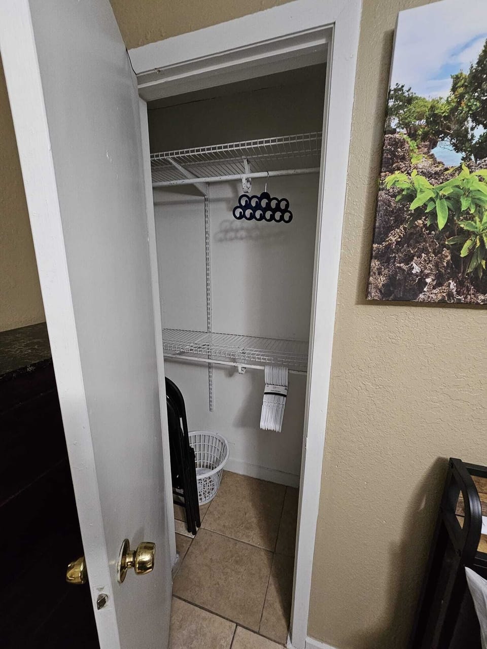 Small closet space (4.5ft x 2.5ft =11.25 Sq. Ft).