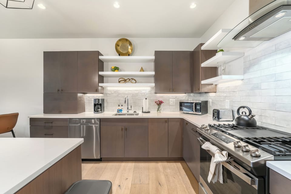 Fully Equipped Modern Kitchen | Main Level