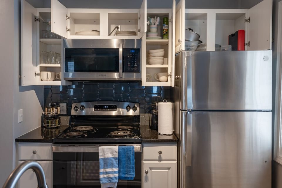 Fully stocked kitchen with dishes, cookware, and all the essentials for a seamless stay 🍽️