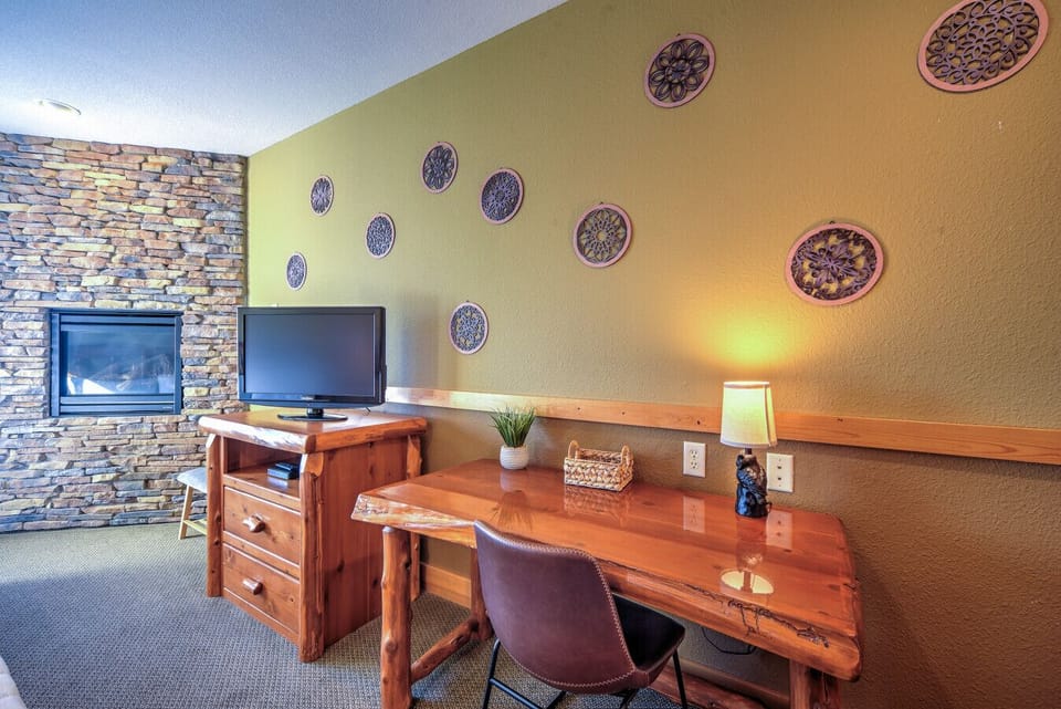 Lakefront Bedroom Suite 2 | Smart TV w/Cable | Desk & Chair