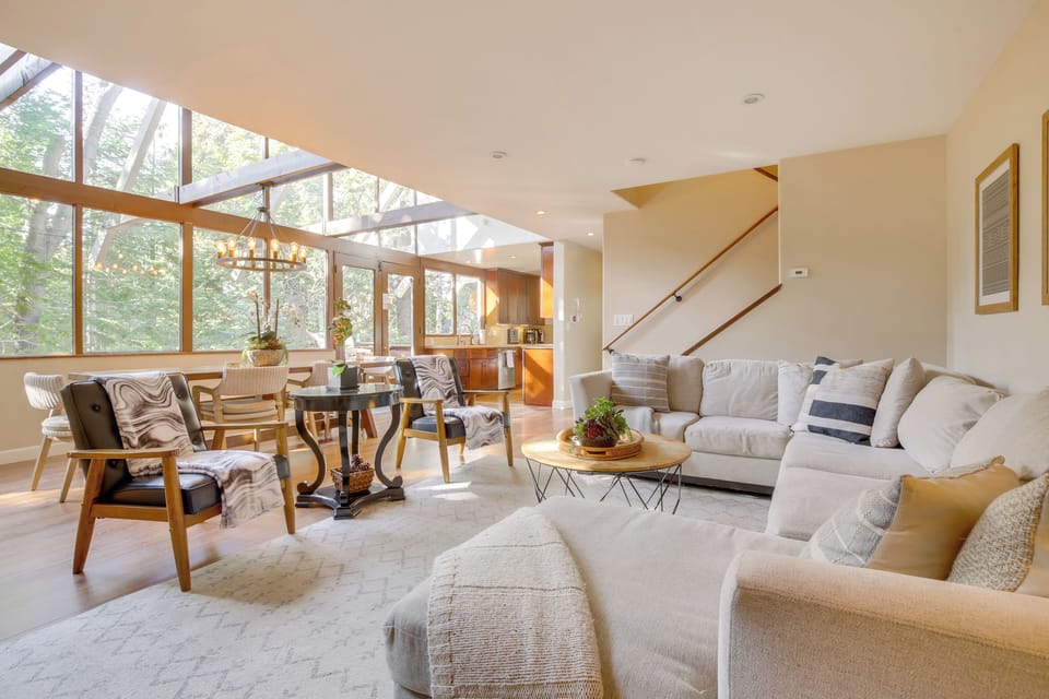 Living Room | Lower Floor | Free WiFi