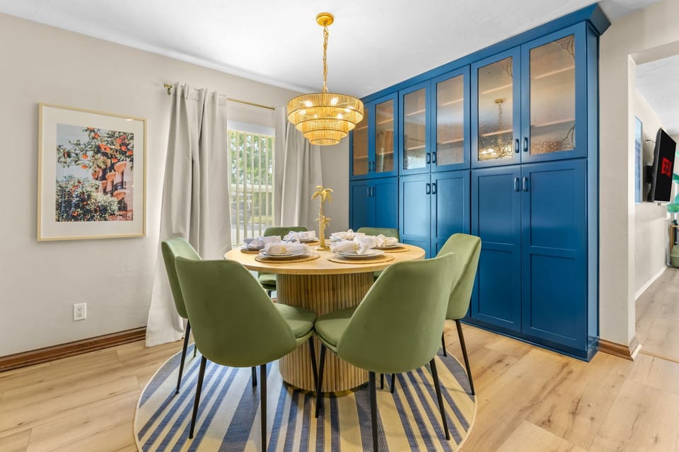 Enjoy dining for 6 in a stylish and comfortable setting—perfect for family meals or gathering with friends.