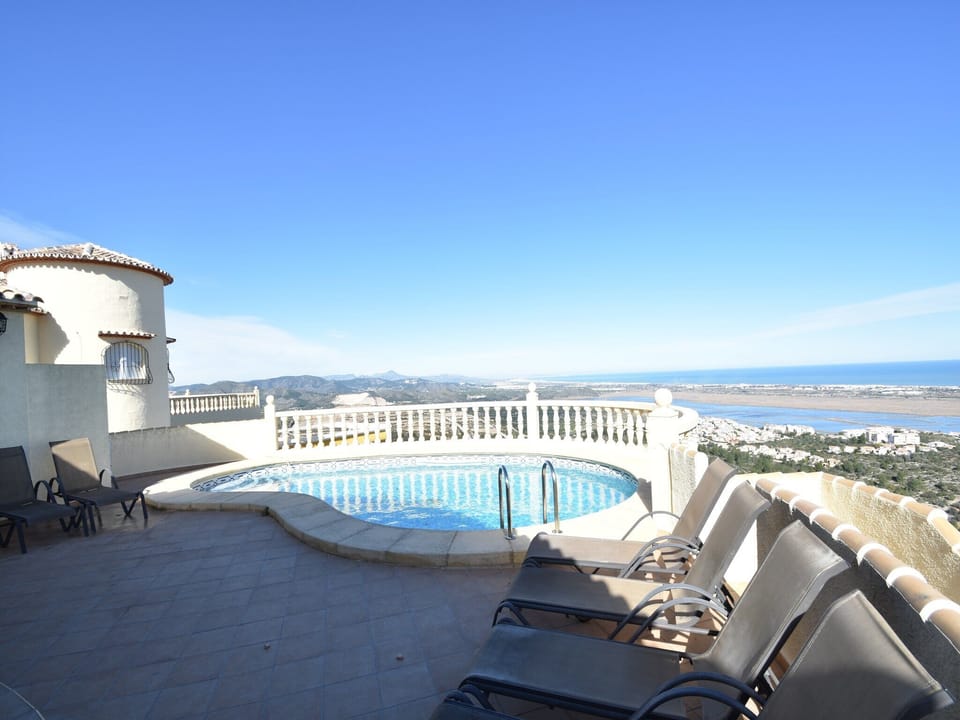 Holiday Home Swimming Pool