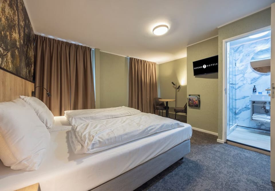Unit with 2 Single beds. Exact unit will be assigned upon arrival. Views, colors, and decor may vary.