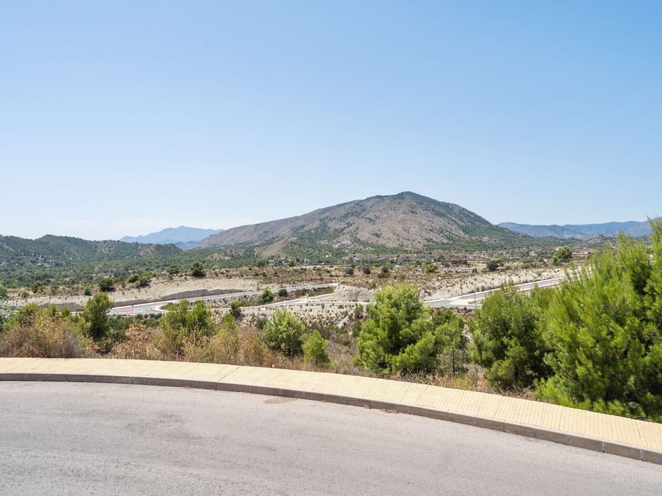 Immediate Surroundings [summer] (<1 km)