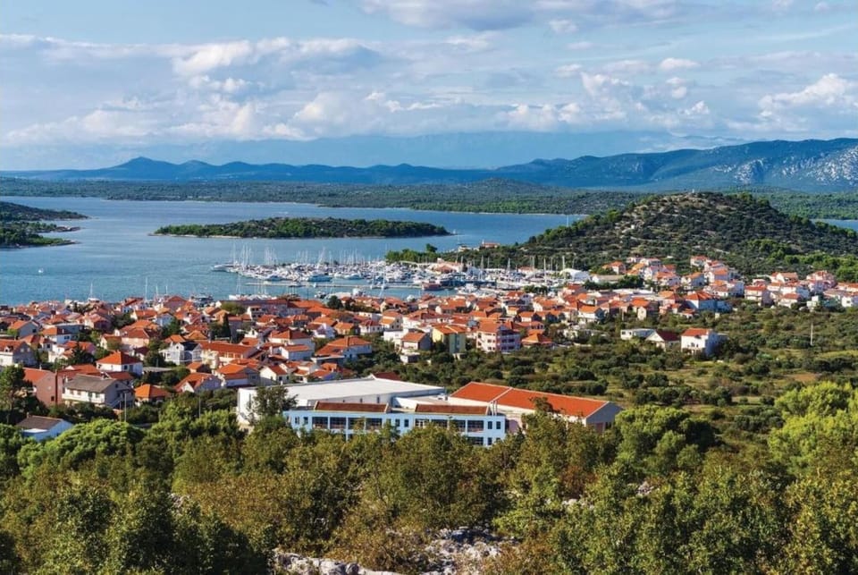Surroundings [summer] (1-5 km)