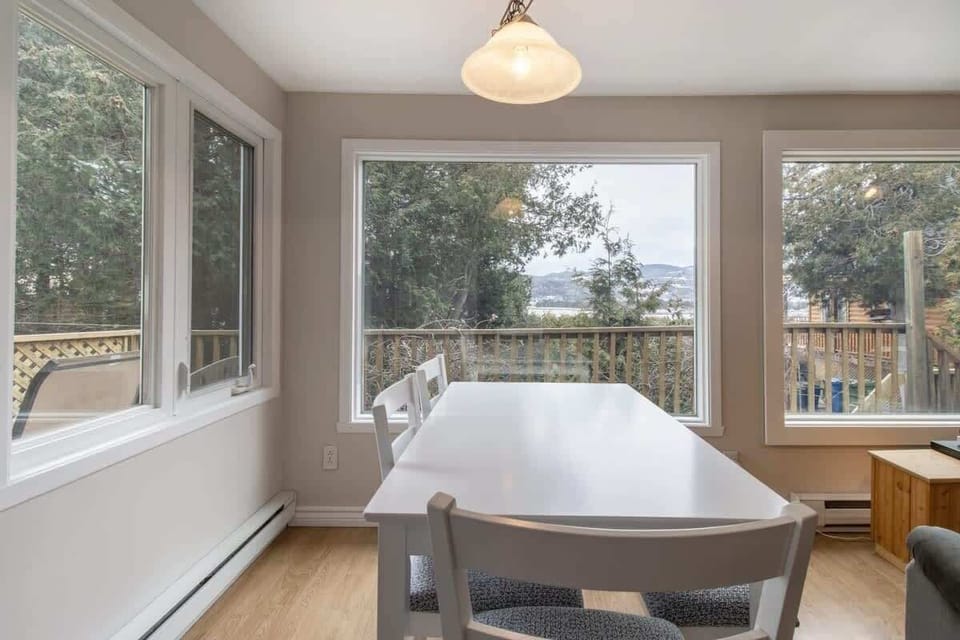 Table a manger / Dining table