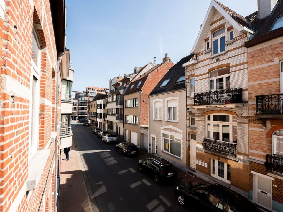 Window, Building, Neighbourhood, Urban Area, Residential Area, Town, Apartment, Street, Urban Design