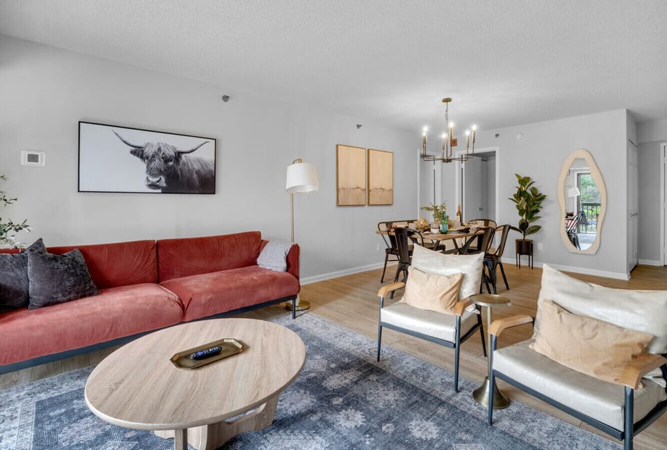 Picture yourself relaxing in this cozy living room, with plenty of space for you to stretch out and feel at home. Whether you’re catching up on your favorite shows or having a chat with friends, this room is all about comfort.