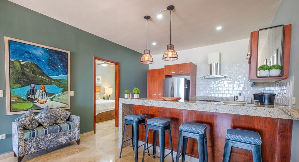 Kitchen and Breakfast Bar