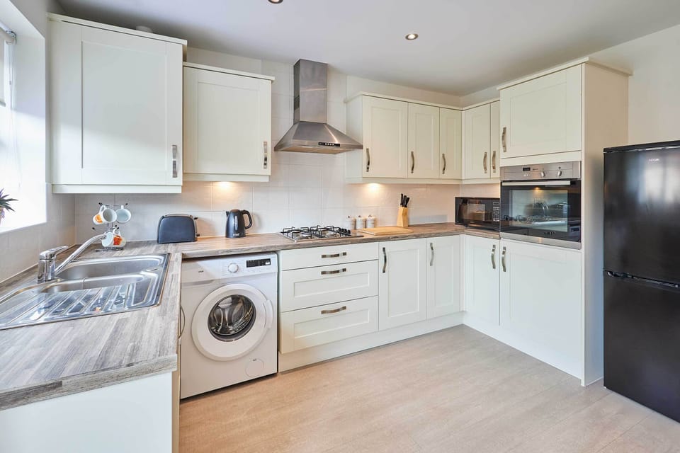 Happy Home, Burton upon Tyne - Host & Stay