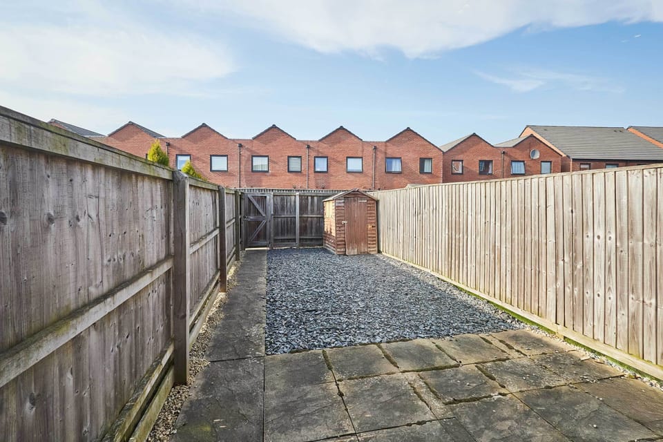 Happy Home, Burton upon Tyne - Host & Stay