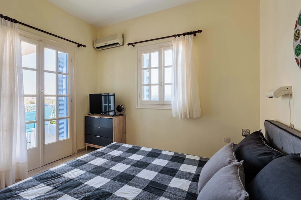 Double bedroom with aircondition 