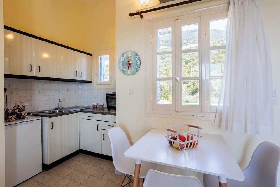 Bright, fully equipped kitchen with everything you need for your stay