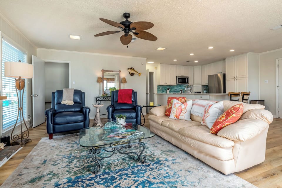 LL II 2nd floor living rm 2