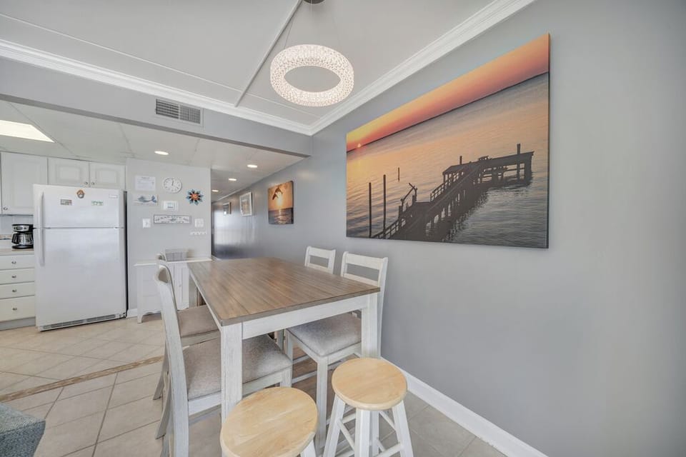 Grab a quick bite to eat before hitting the Beach!