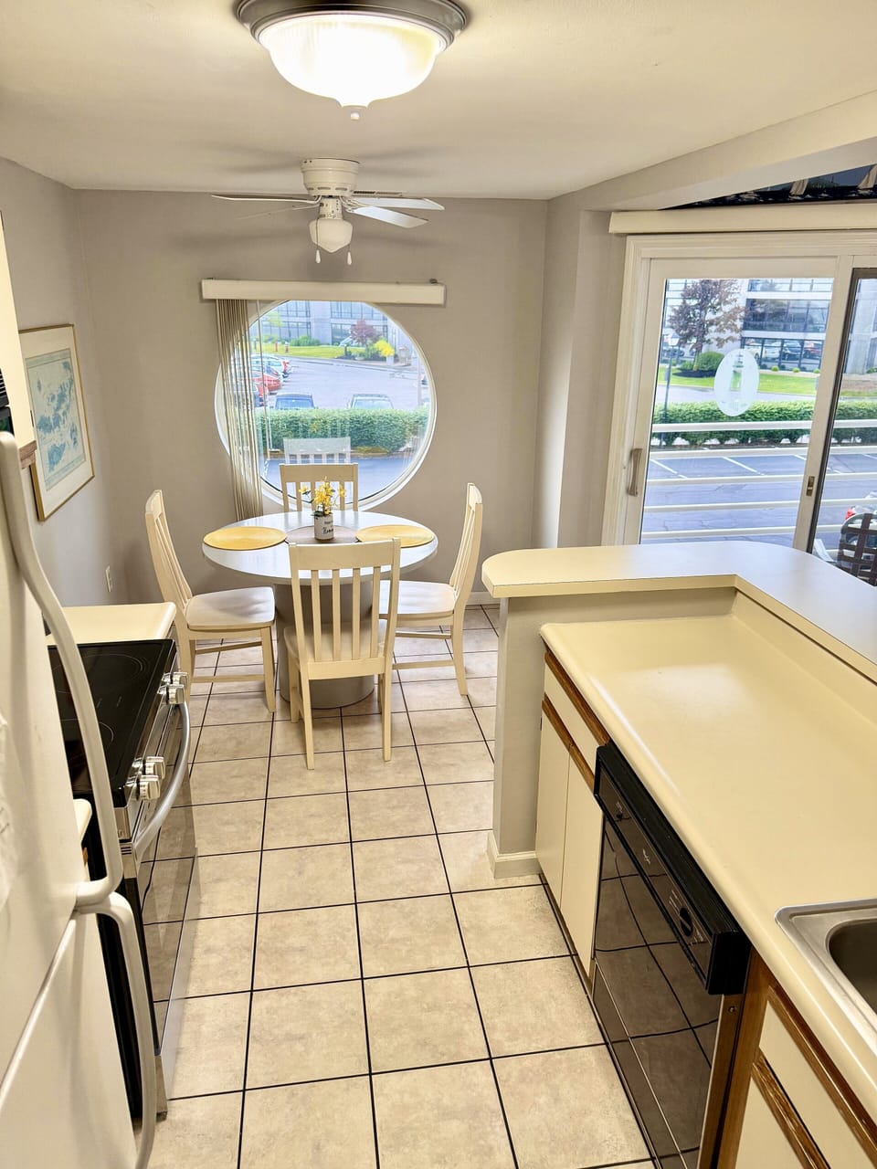 Eat-in kitchen