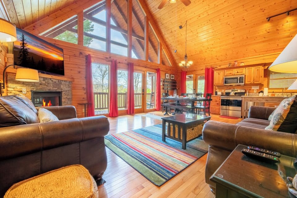 Bear Ridge's cozy living area