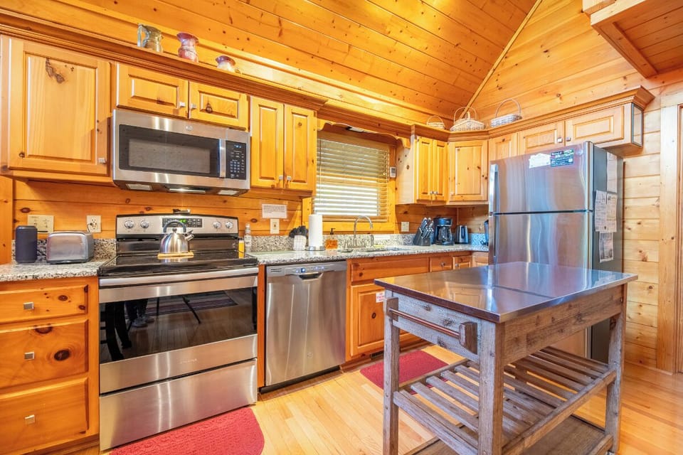 Bear Ridge's fully equipped kitchen