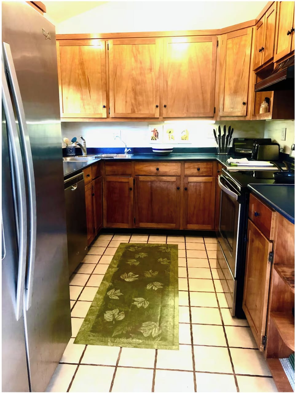 Fully equipped kitchen with all needed for baking, meal preparation and coffee.