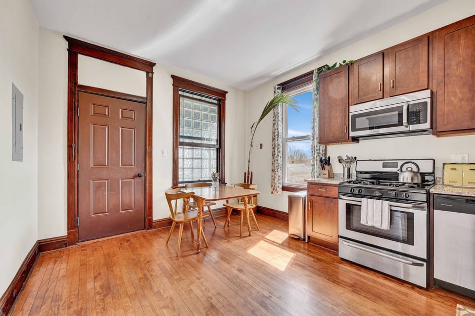 Indoors, Hardwood, Floor, Flooring, Appliance