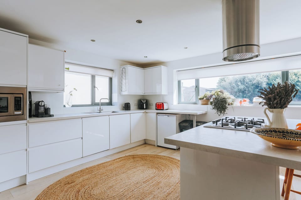 Fully equipped kitchen.