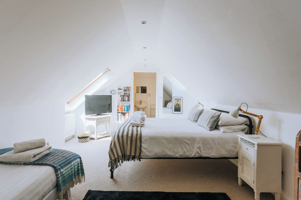 Bedroom 4 - en-suite with a queen 5ft bed and a single trundle bed. 