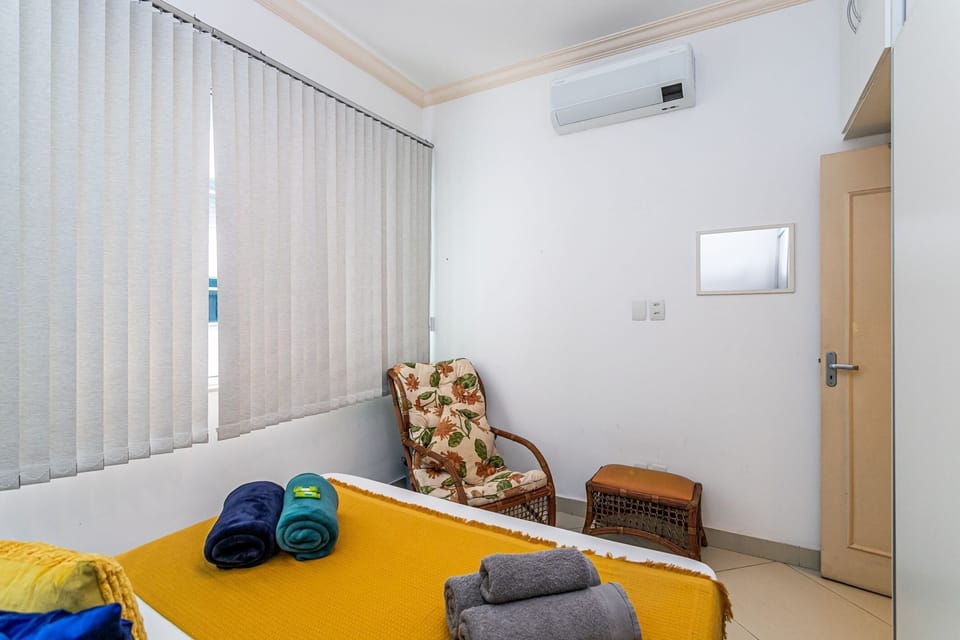 Photo of the whole room,Bedroom