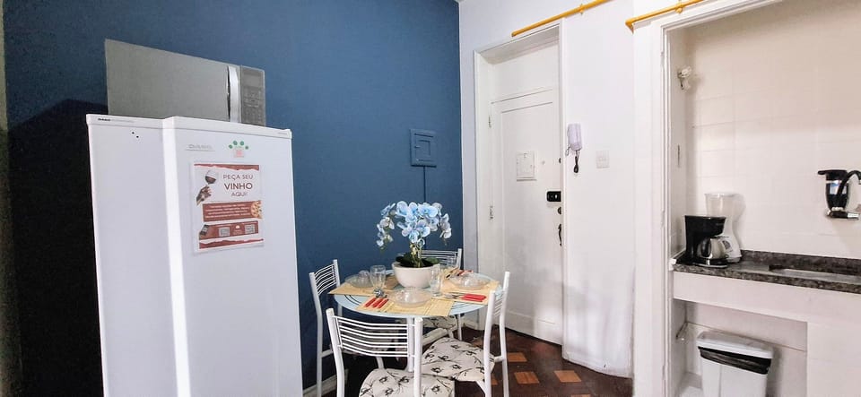 Kitchen or kitchenette,Dining area