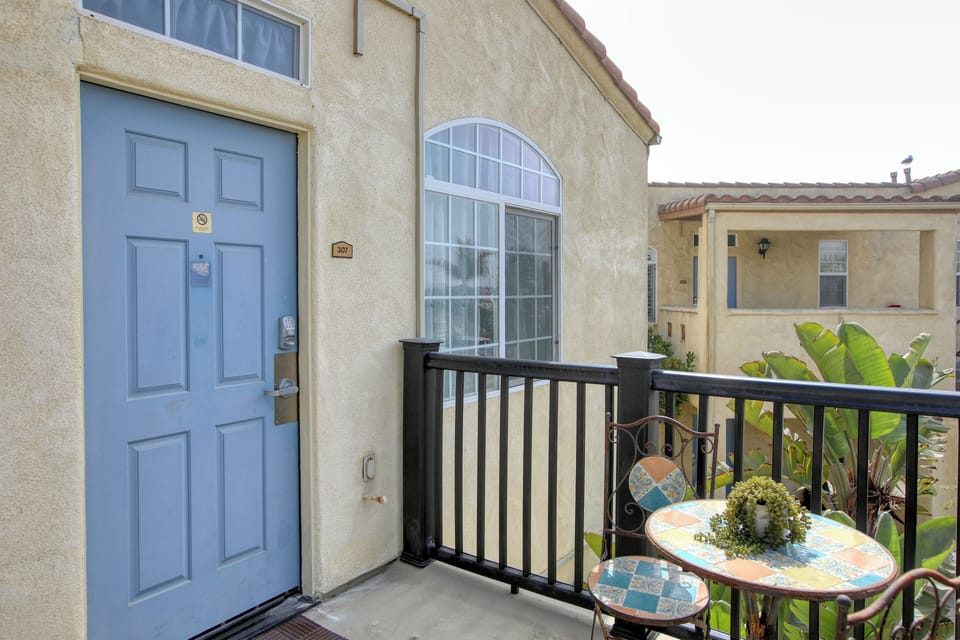 A private balcony and tiled bistro table for enjoying that morning cup of coffee!