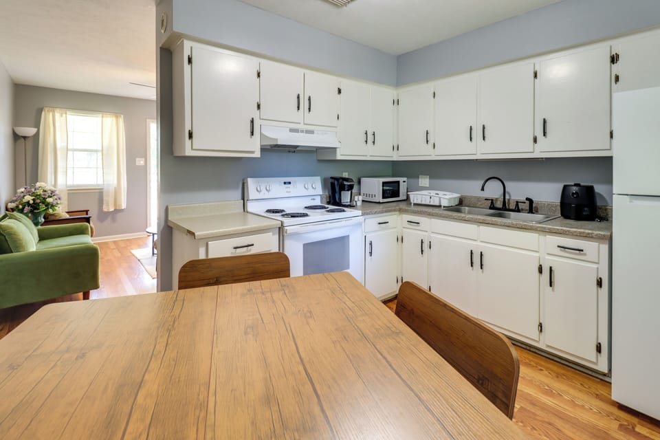 Dining Area & Kitchen | Keurig | Air Fryer