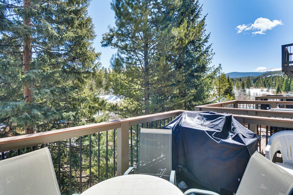 Balcony | Mountain & Blue River Views | Grill | Dining Area