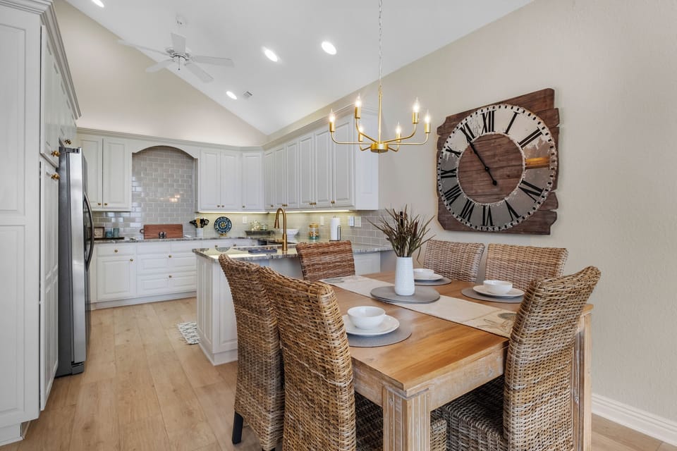 Dining with seating for 8!