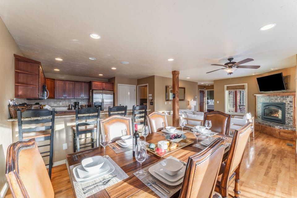Open Floor Plan- Perfect for Get Togethers! | Main Level