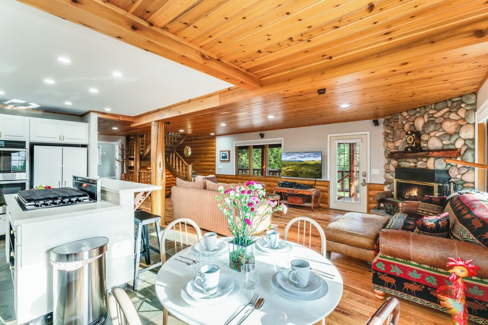 4-Seat Dining Table | Main Level