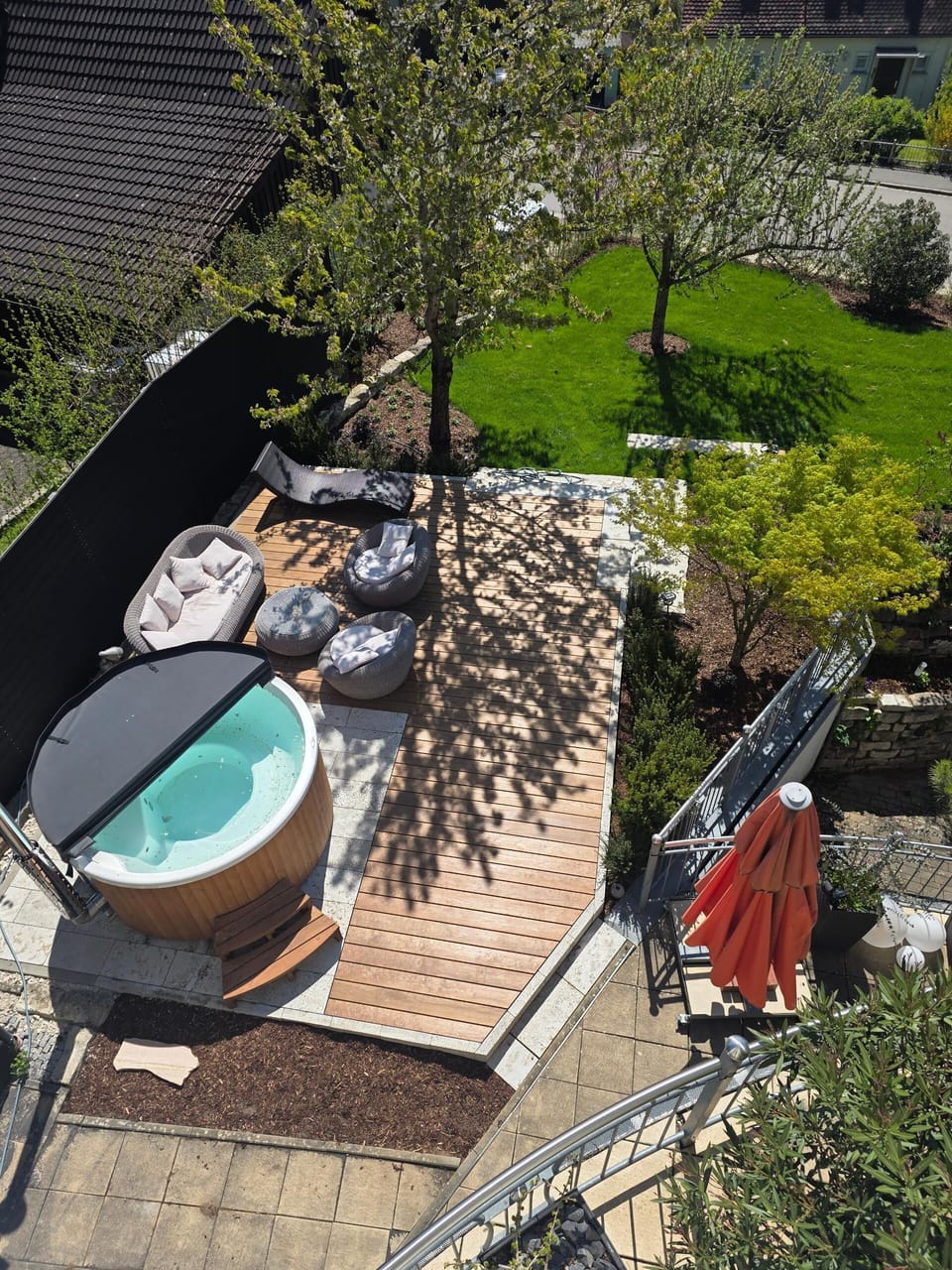 Outdoor spa tub