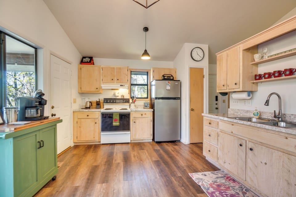 Kitchen | Main Level | Dishwasher | Keurig K-Duo Coffee Maker