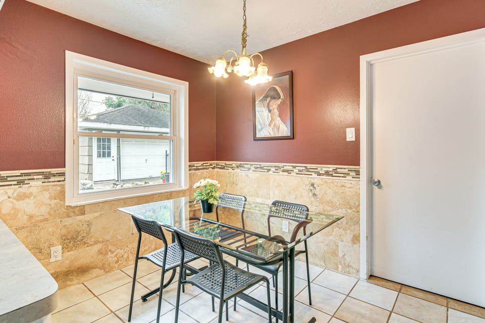 Dining Area | Dishware/Flatware