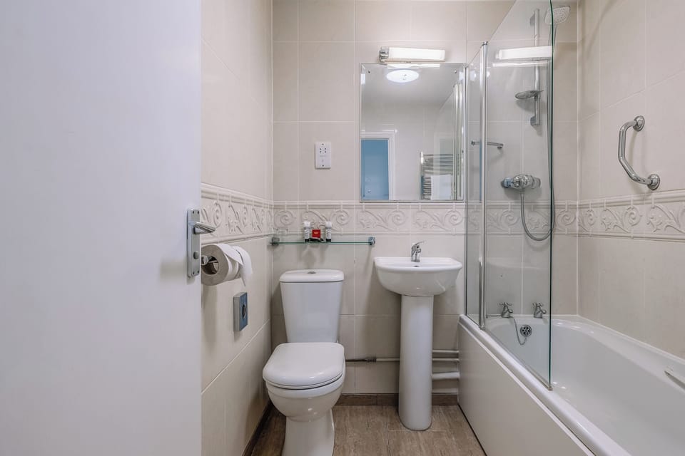 Refresh fast with a bright, spotless bath and shower.